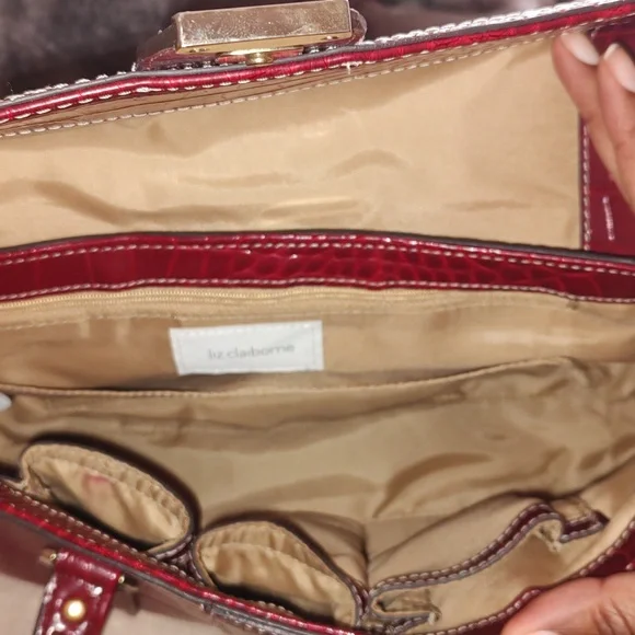 Liz Claiborne Burgundy Faux Croc Purse - Picture 5 of 6